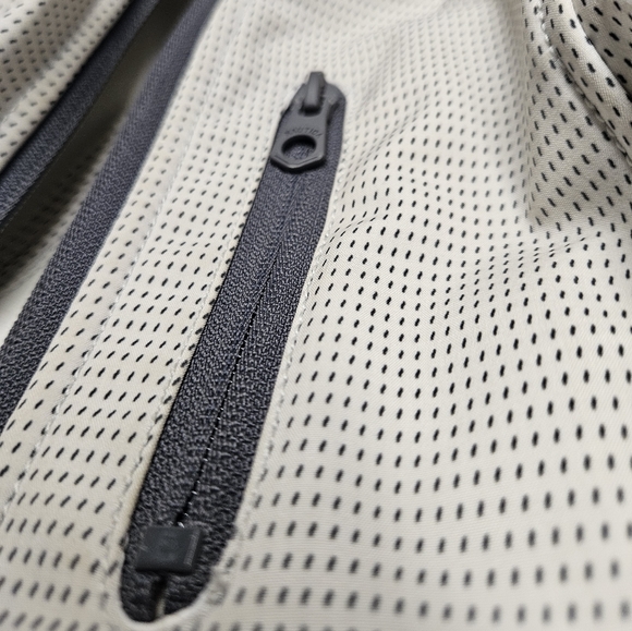 NAUTICA - XS - WATER RESISTANT - HEAT RETENTION - MEDIA POCKET - LIKE NEW - Picture 6 of 6